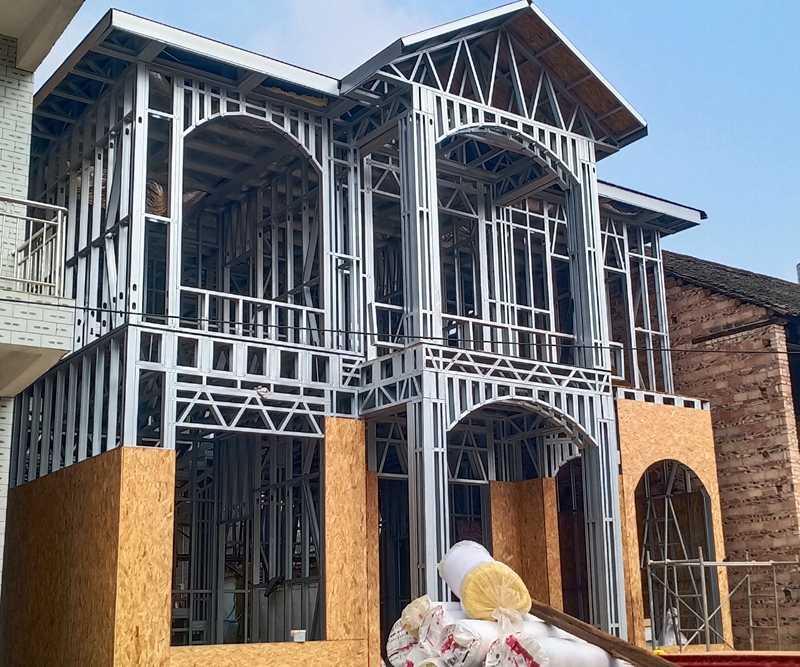 正在搭建中的輕鋼別墅 正在搭建中的輕鋼別墅